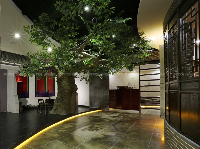 如何通過展館設(shè)計(jì)來創(chuàng)造一個(gè)引人入勝的展示場景？